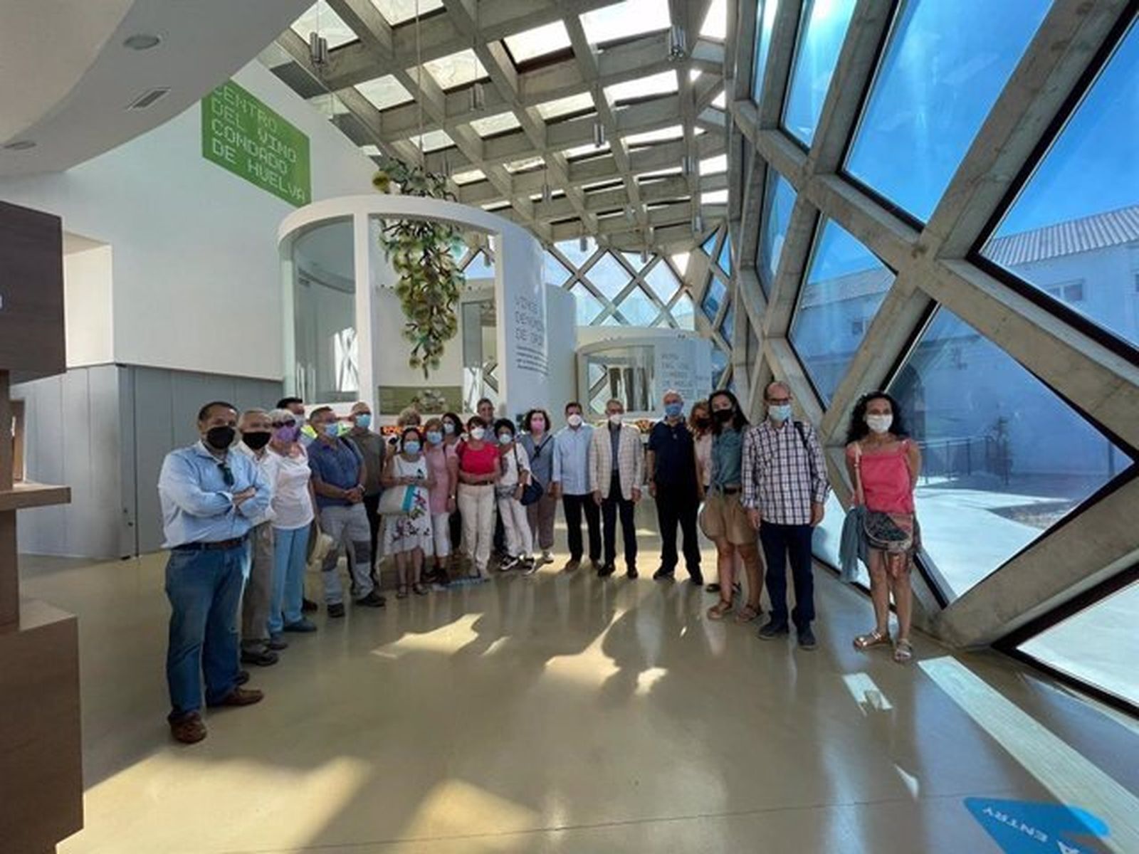 Un momento de la visita al Centro del Vino del Condado de Huelva.