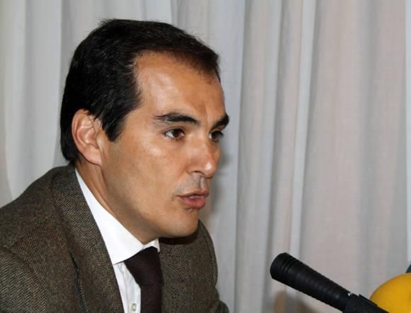 Nieto pide al presidente de la FAMP que dimita por la "gran farsa" del acuerdo PSOE-IU Nieto pide al presidente de la FAMP que dimita por la "gran farsa" del acuerdo PSOE-IU