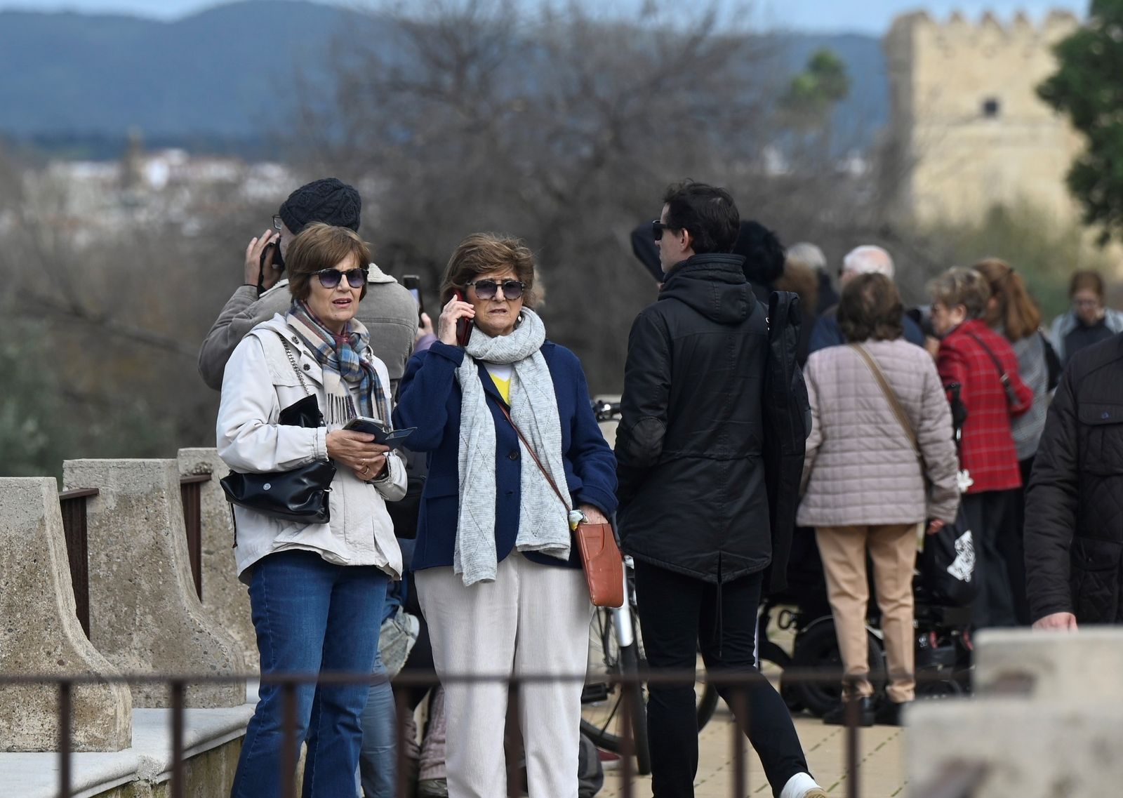Las calles de Córdoba se llenan de gente con la tregua de la lluvia, en imágenes