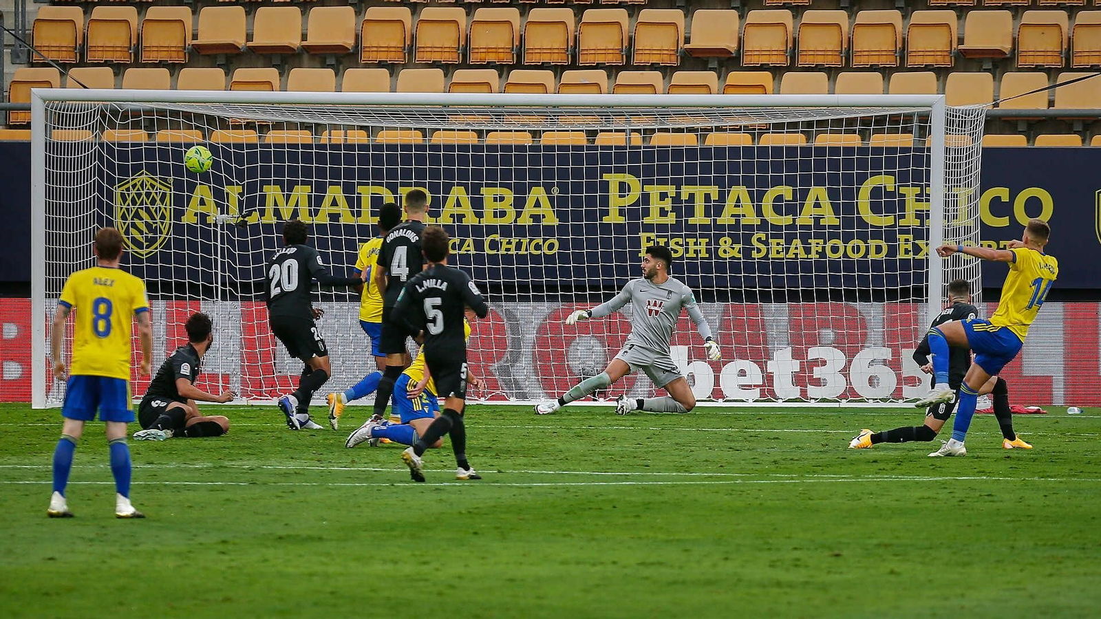 Partido de fútbol Cádiz CF - Granada Partido de fútbol Cádiz CF - Granada