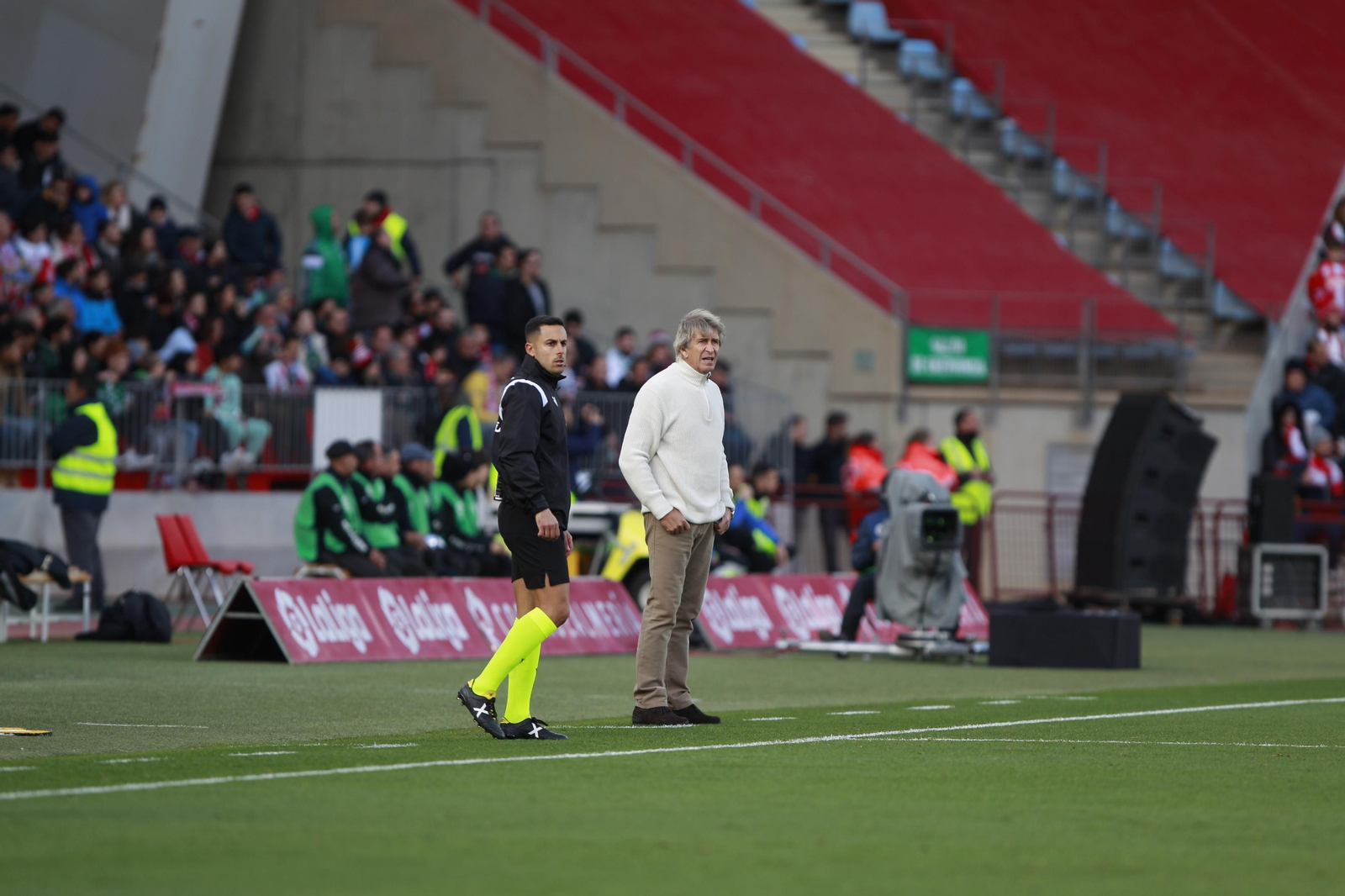 Imágenes del partido de fútbol U.D. Almería-Real Betis Balompié