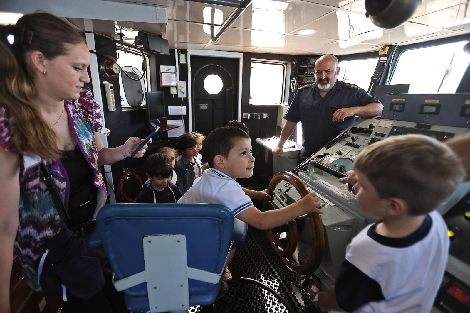 Imágenes de las visitas al patrullero de la Armada Española Medas p-26