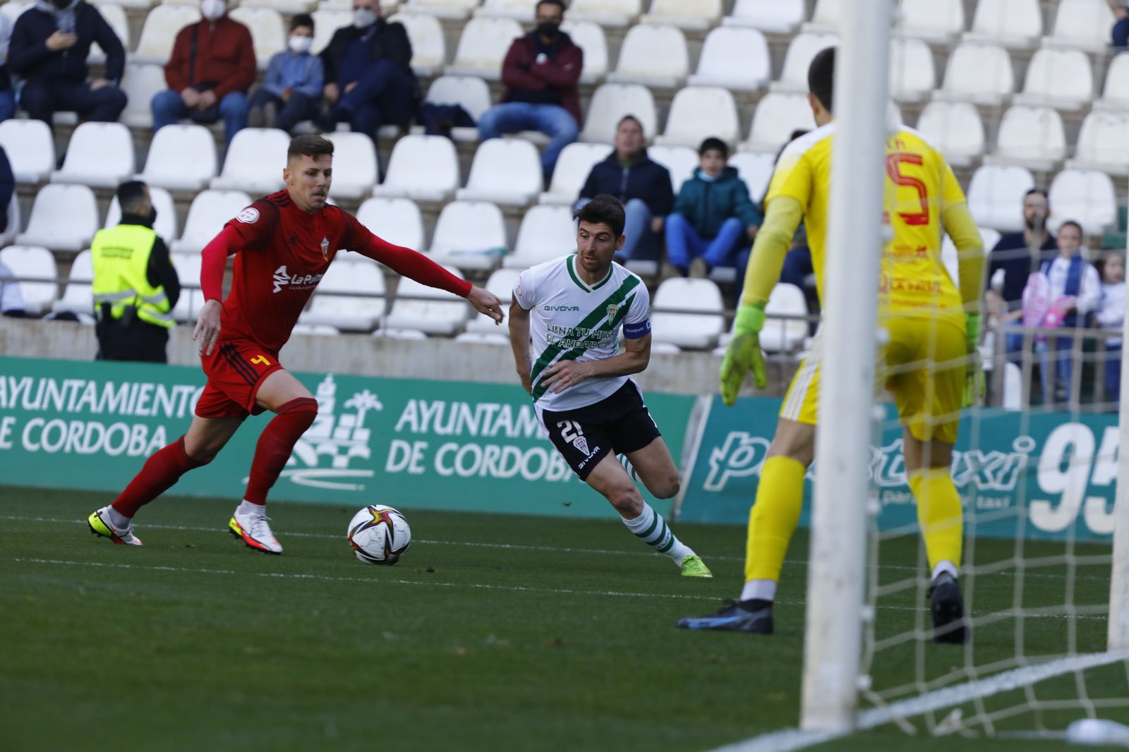 La victoria del Córdoba CF ante el Mensajero, en imágenes
