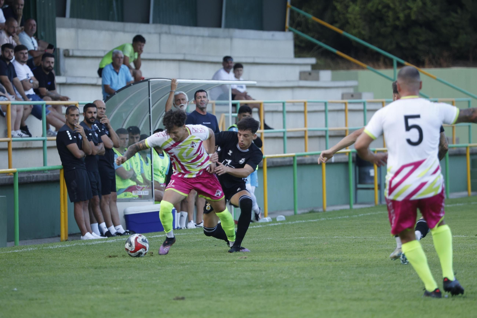 "Las fotos del partido de entrenamiento de la Balona con el Mons Calpe de Gibraltar"