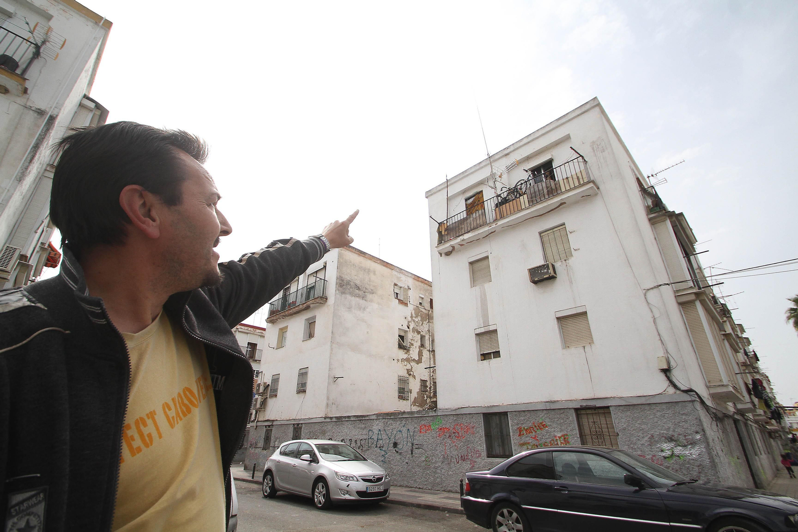 La estrechez de las escaleras del bloque en el que vivía José María López le impedía salir a la calle.