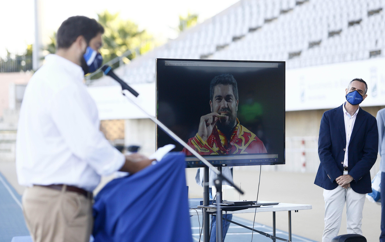 Fotos: El homenaje a Borja Vivas en el Ciudad de Málaga