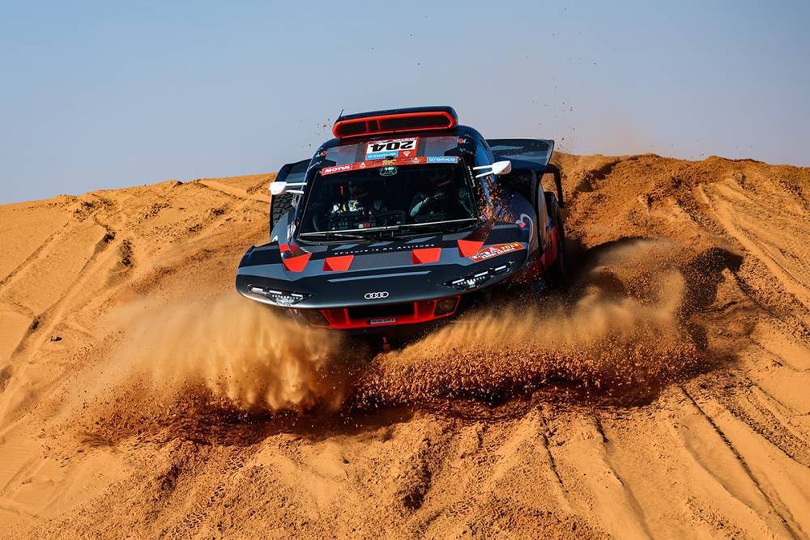 Peterhansel sufrió un accidente y se vio obligado a abandonar.