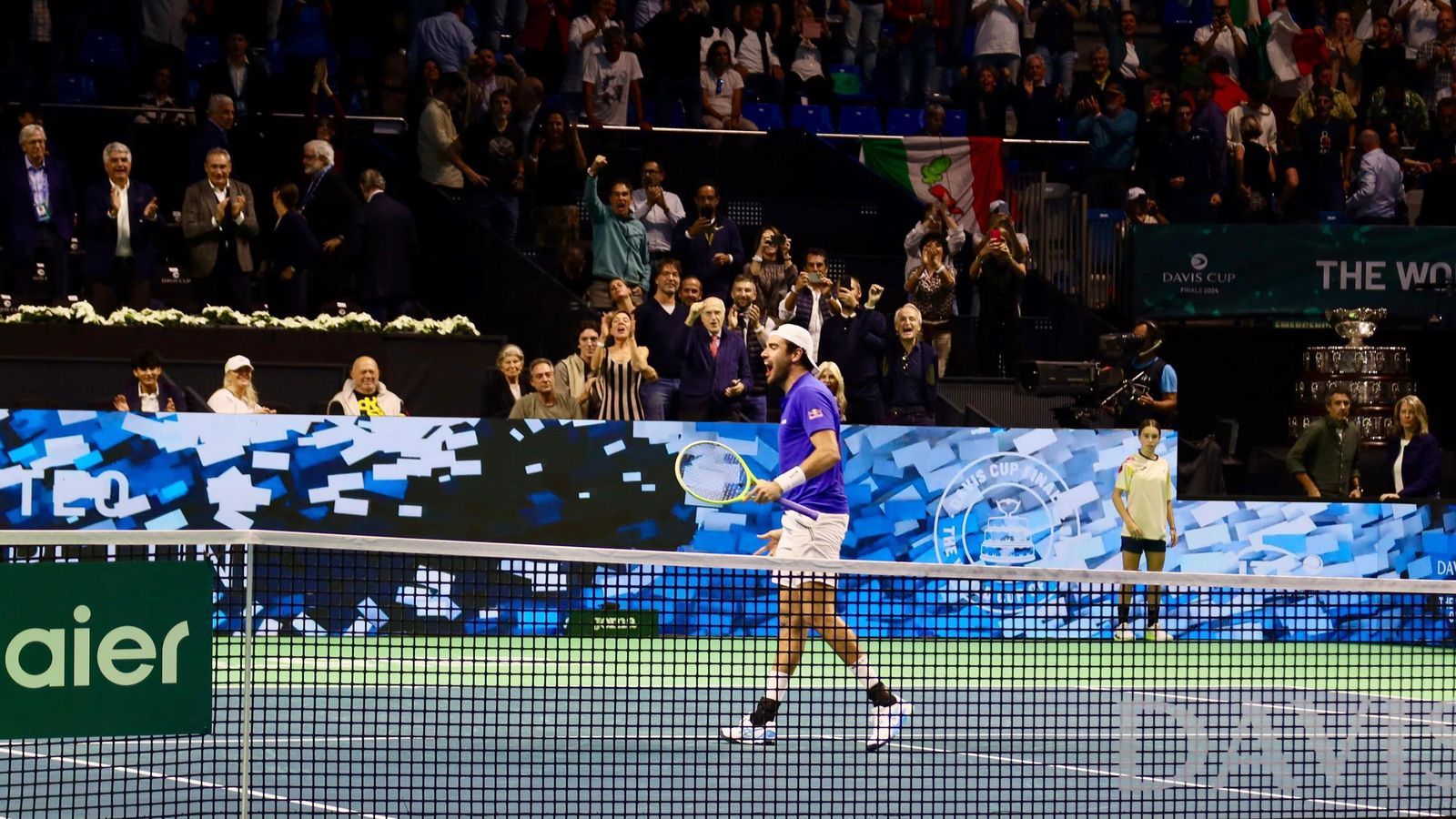 Berrettini derrota a Kokkinakis y acerca a Italia a la final de la Copa Davis