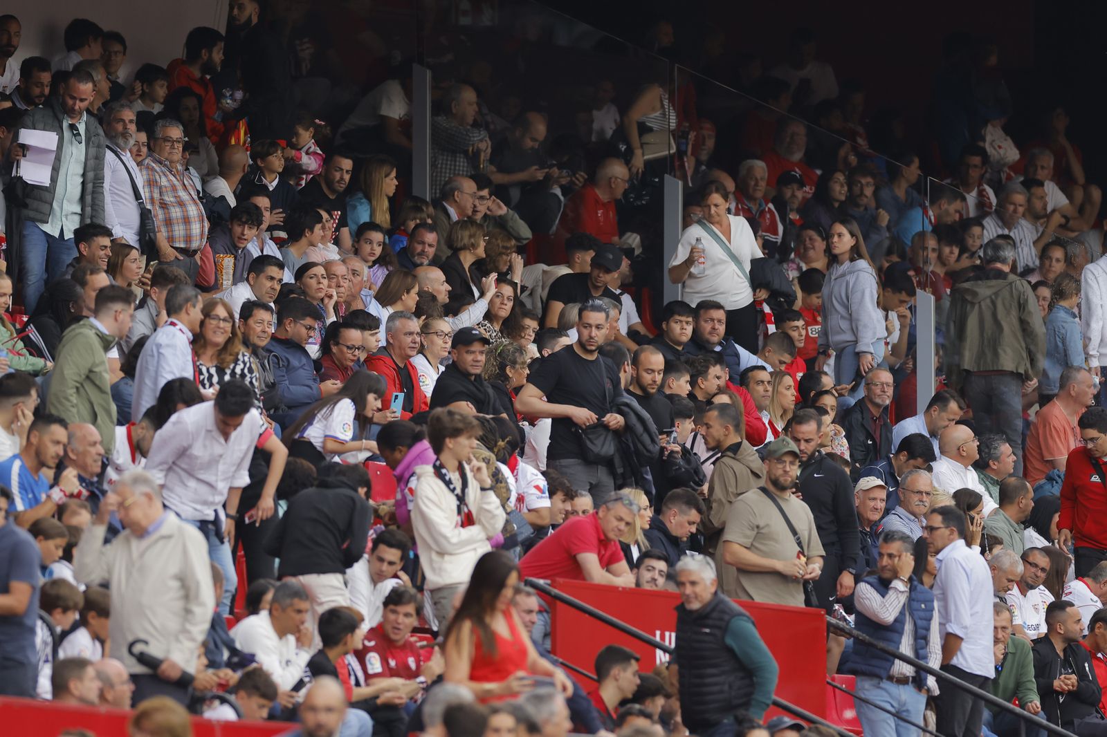 Búscate en las fotos del Sevilla-Madrid