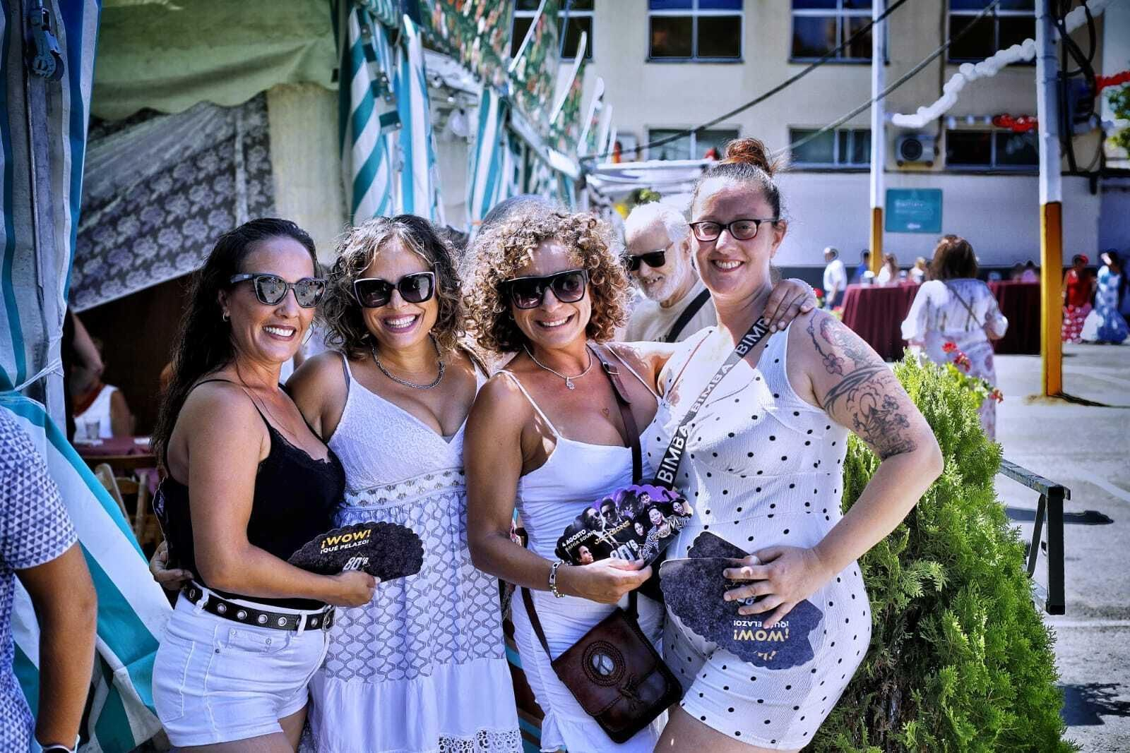 Búscate en las imágenes del Día de la Mujer de la Feria del Carmen de San Fernando