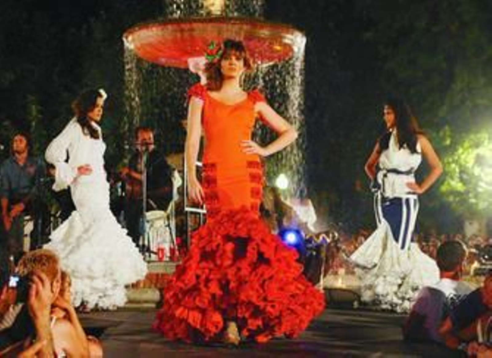 Un momento del desfile en los jardines de Colón.