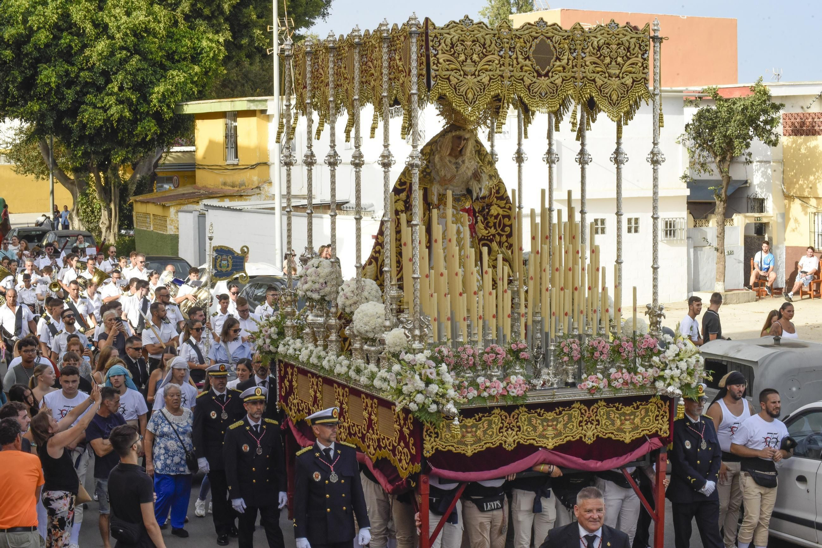 Las fotos de la procesión extraordinaria del Mayor Dolor por el 75 aniversario de su bendición