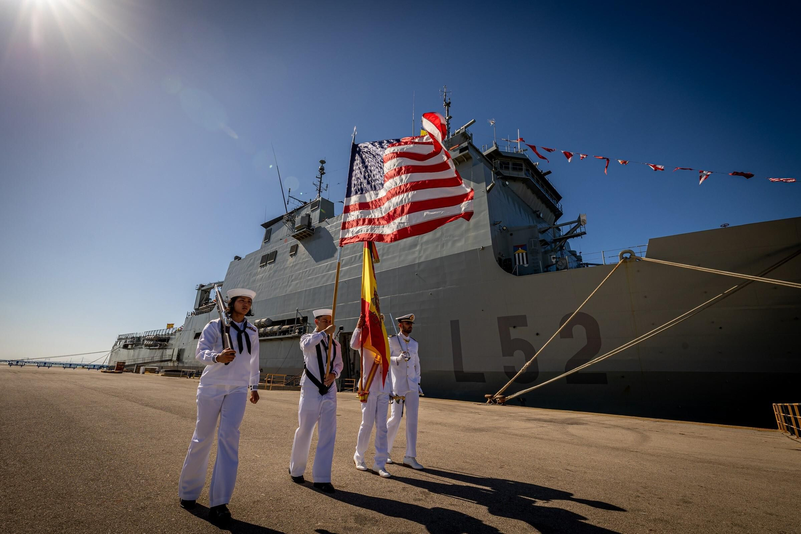Imágenes: España y EEUU conmemoran 70 años de "guardias juntos" en la Base de Rota