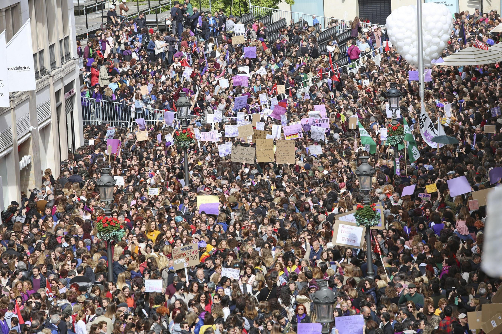 Concentración en la Plaza de la Constitución.