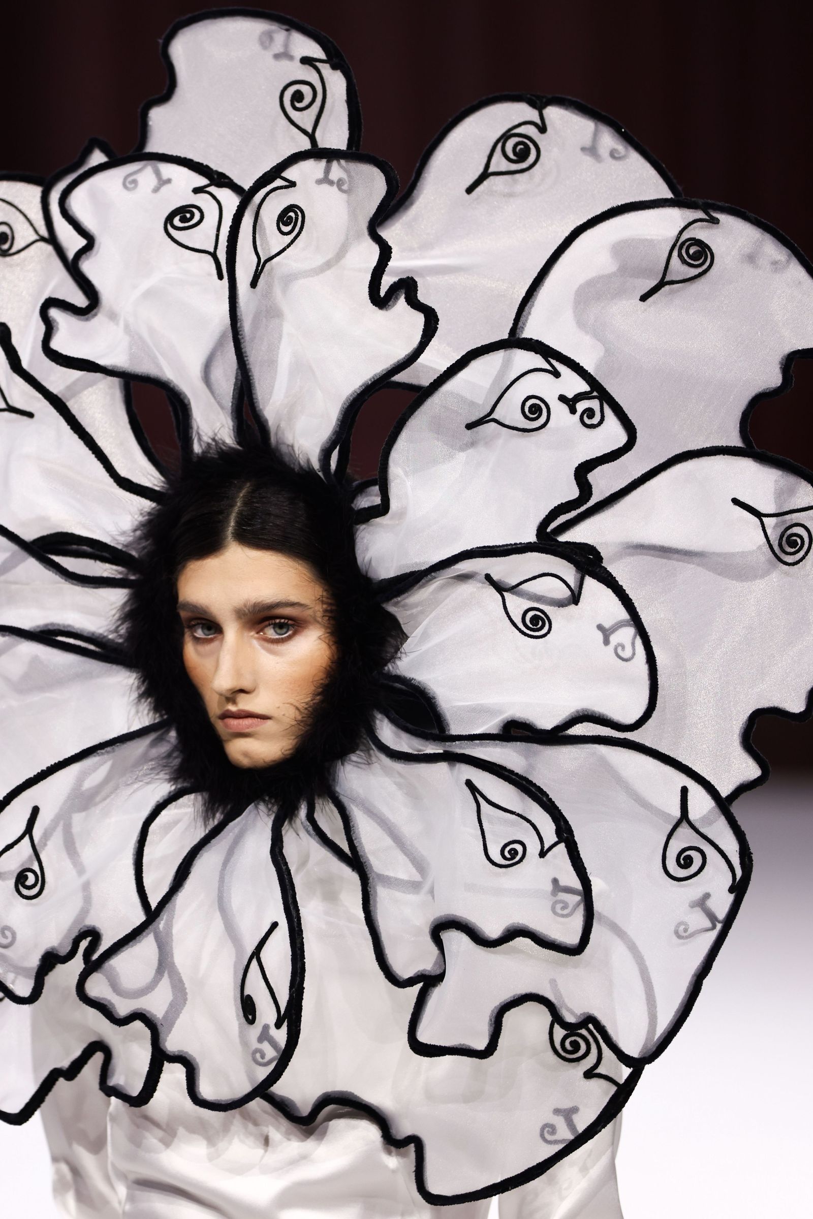 El desfile de la colección 'Fieras' de Juana Martín en París, en imágenes