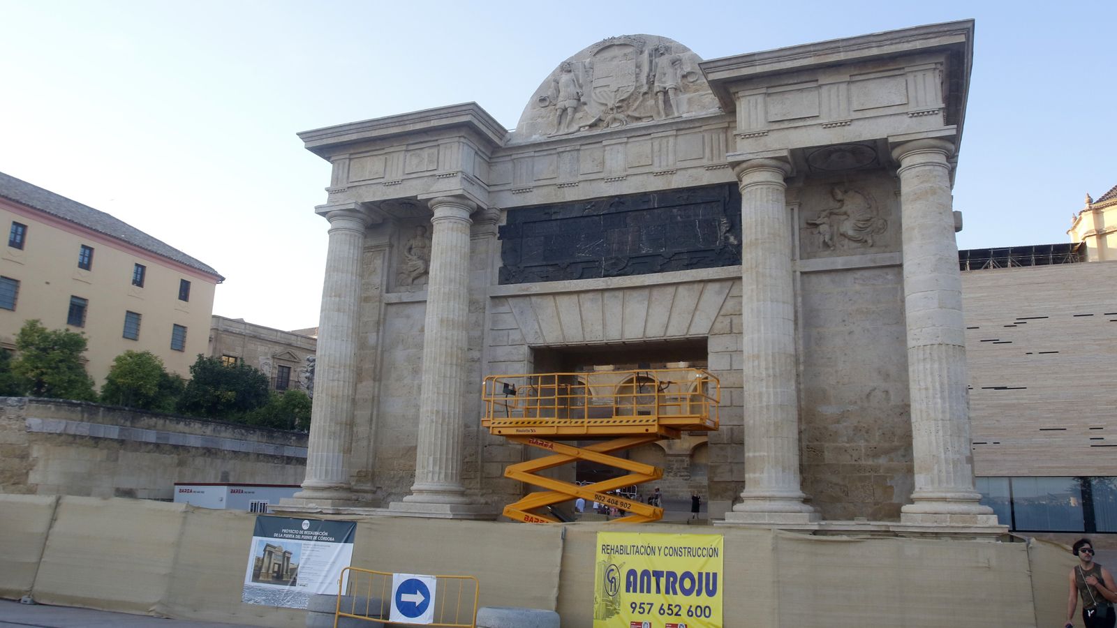 Obras en la Puerta del Puente.