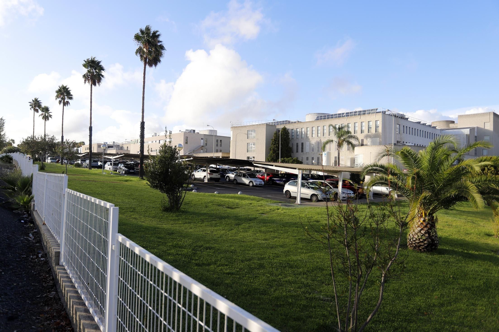 Vista general del hospital Juan Ramón Jiménez.