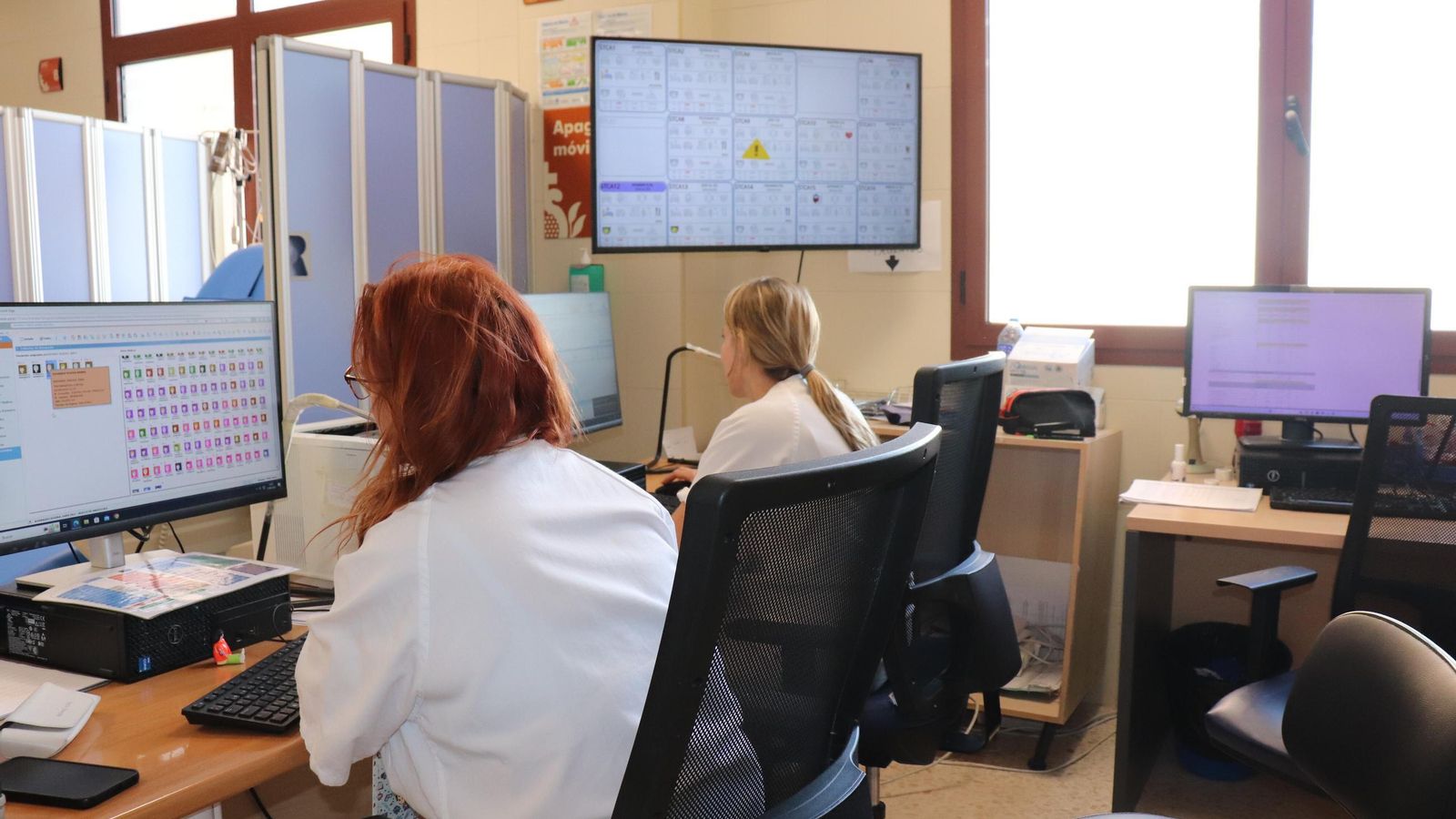 Las pantallas instaladas en el área de urgencias.