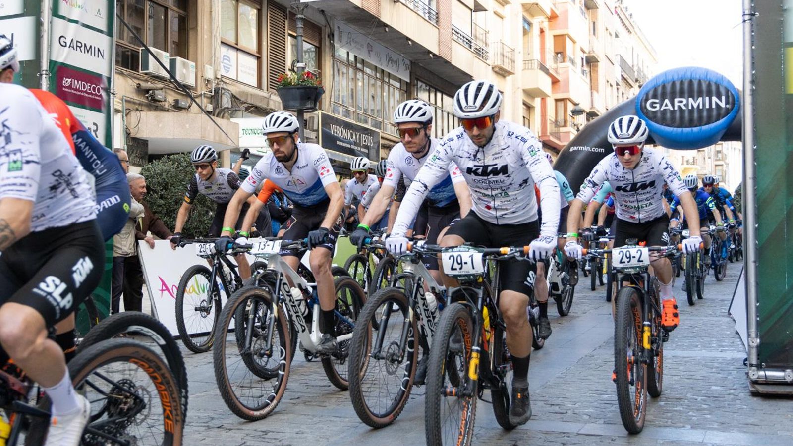 En imágenes: la Andalucía Bike Race llega a Jaén en su tercera etapa