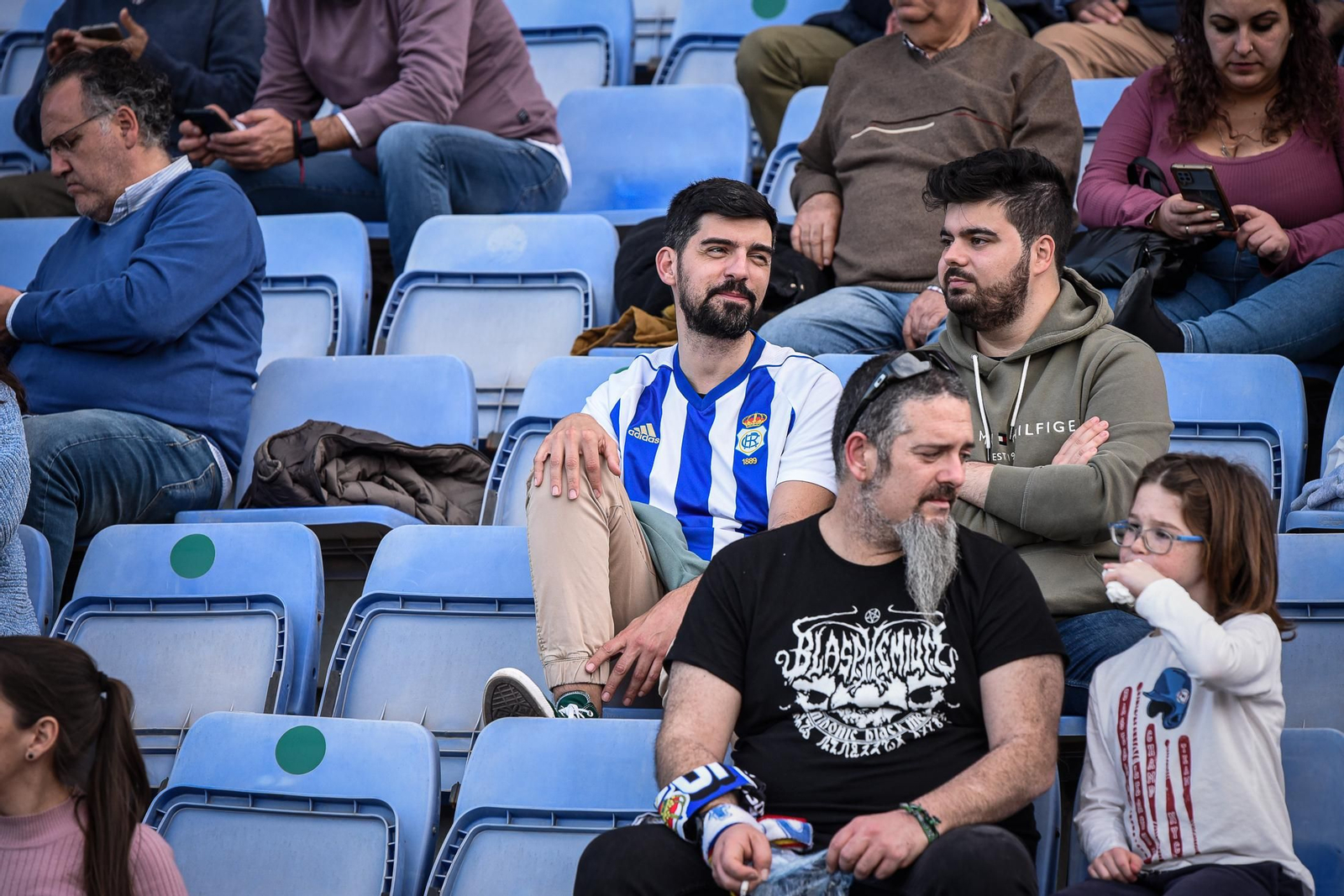 Imágenes de la afición en el Recreativo - Granada