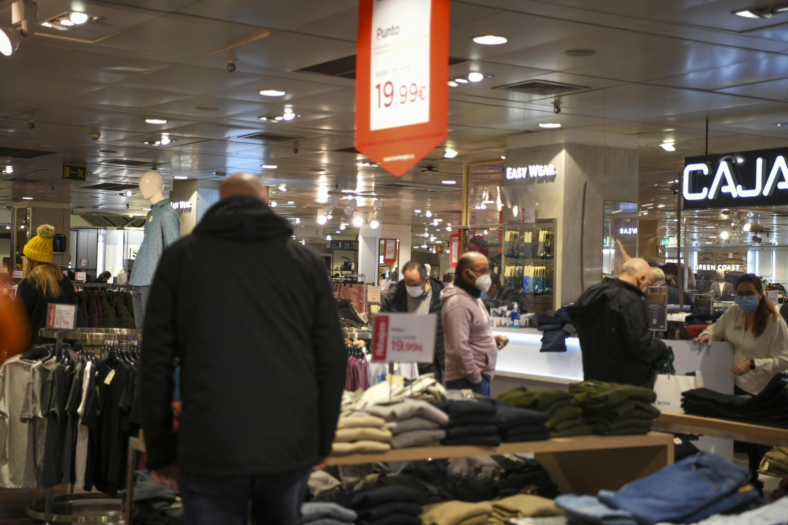 Fotos: el inicio de las rebajas en el Corte Inglés de Granada