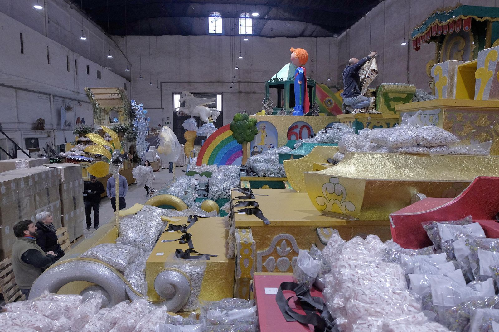 Los preparativos de la Cabalgata de Reyes Magos de Sevilla, en imágenes