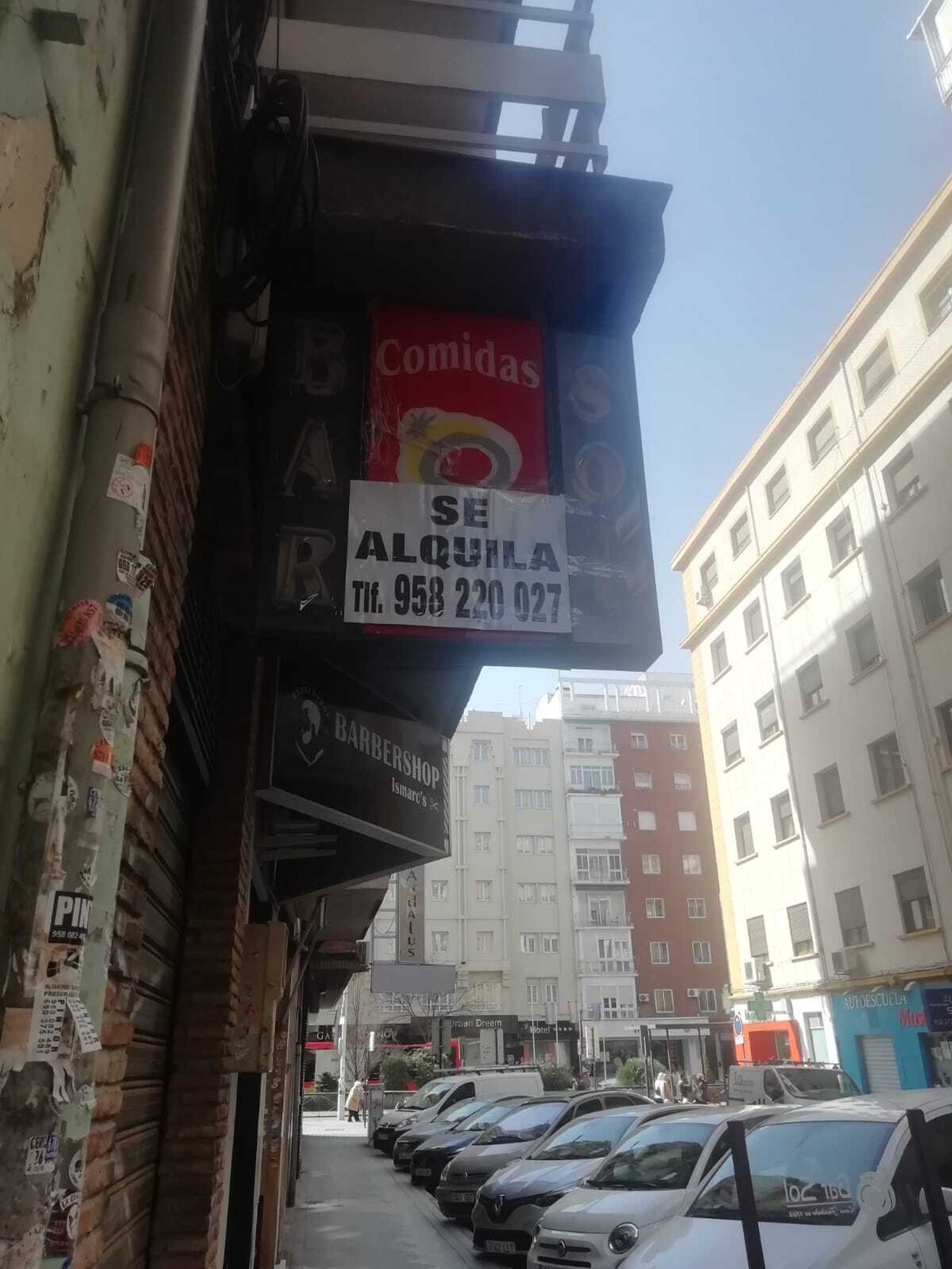 El cartel de 'se alquila' en el Bar Sol de Granada