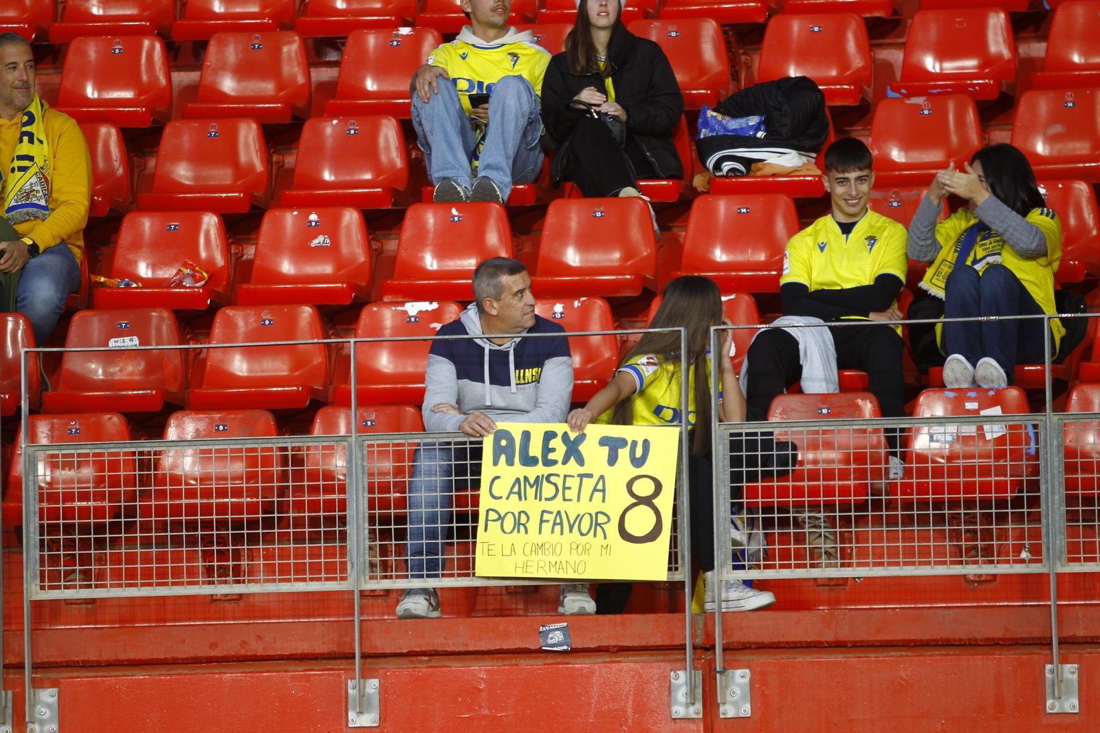 Búscate en las fotos del Almería-Cádiz