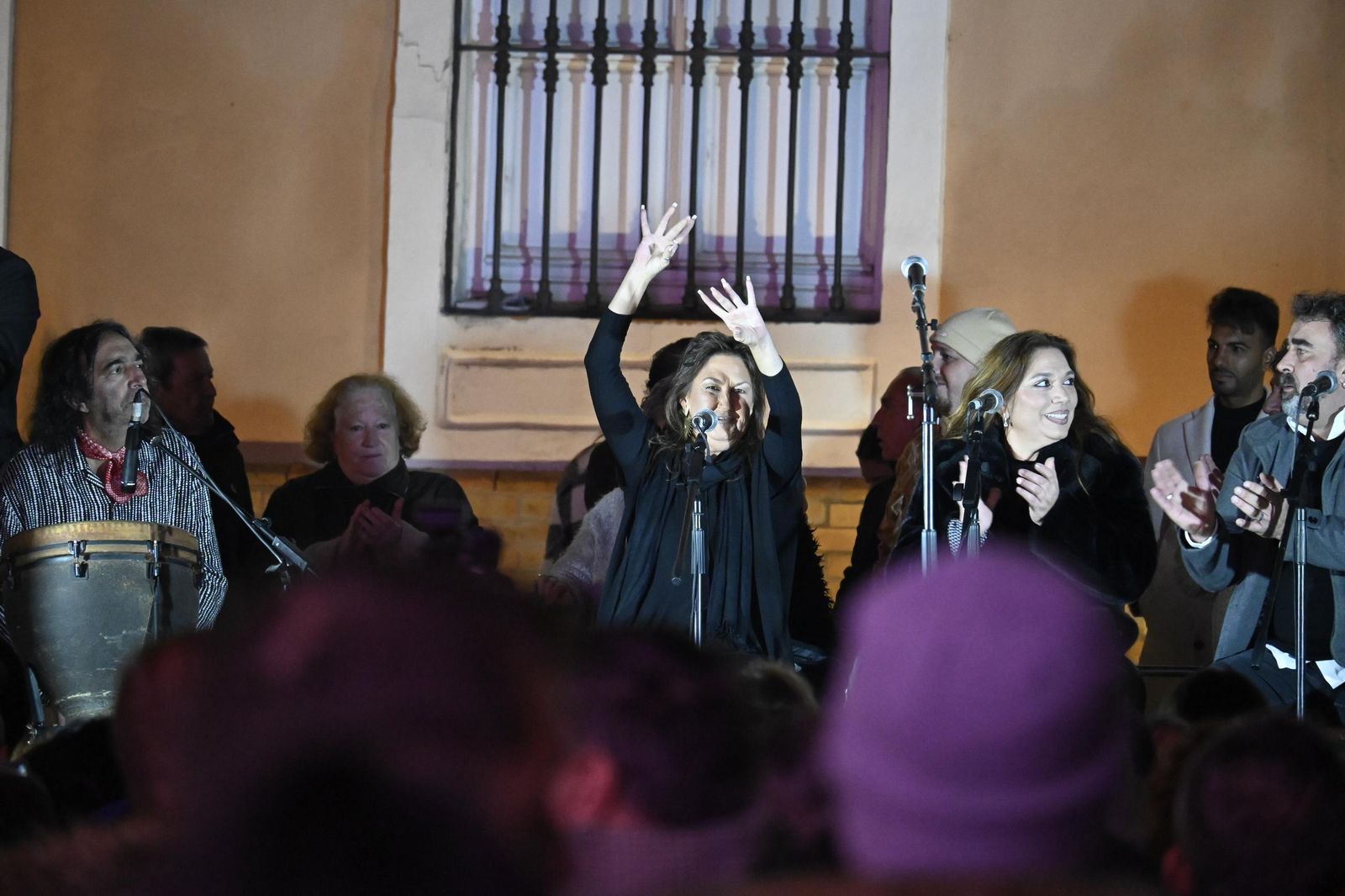 Imágenes de la zambomba en la Plaza de La Merced