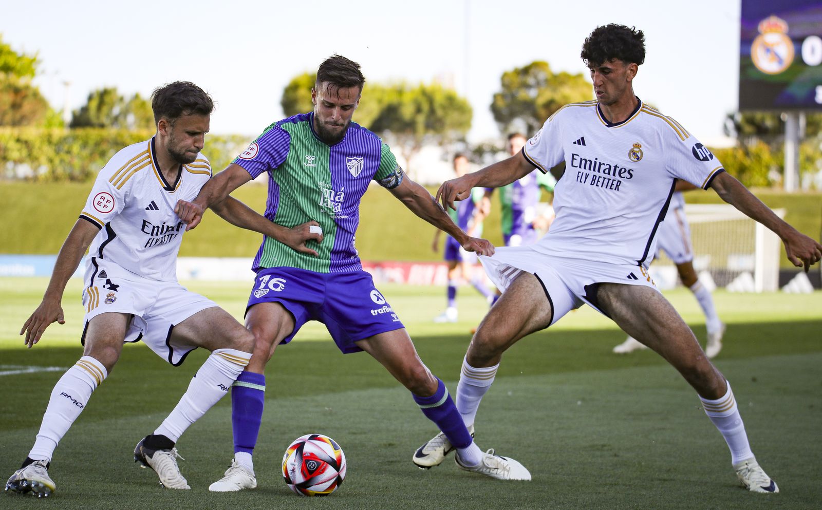 Genaro aguanta una pelota