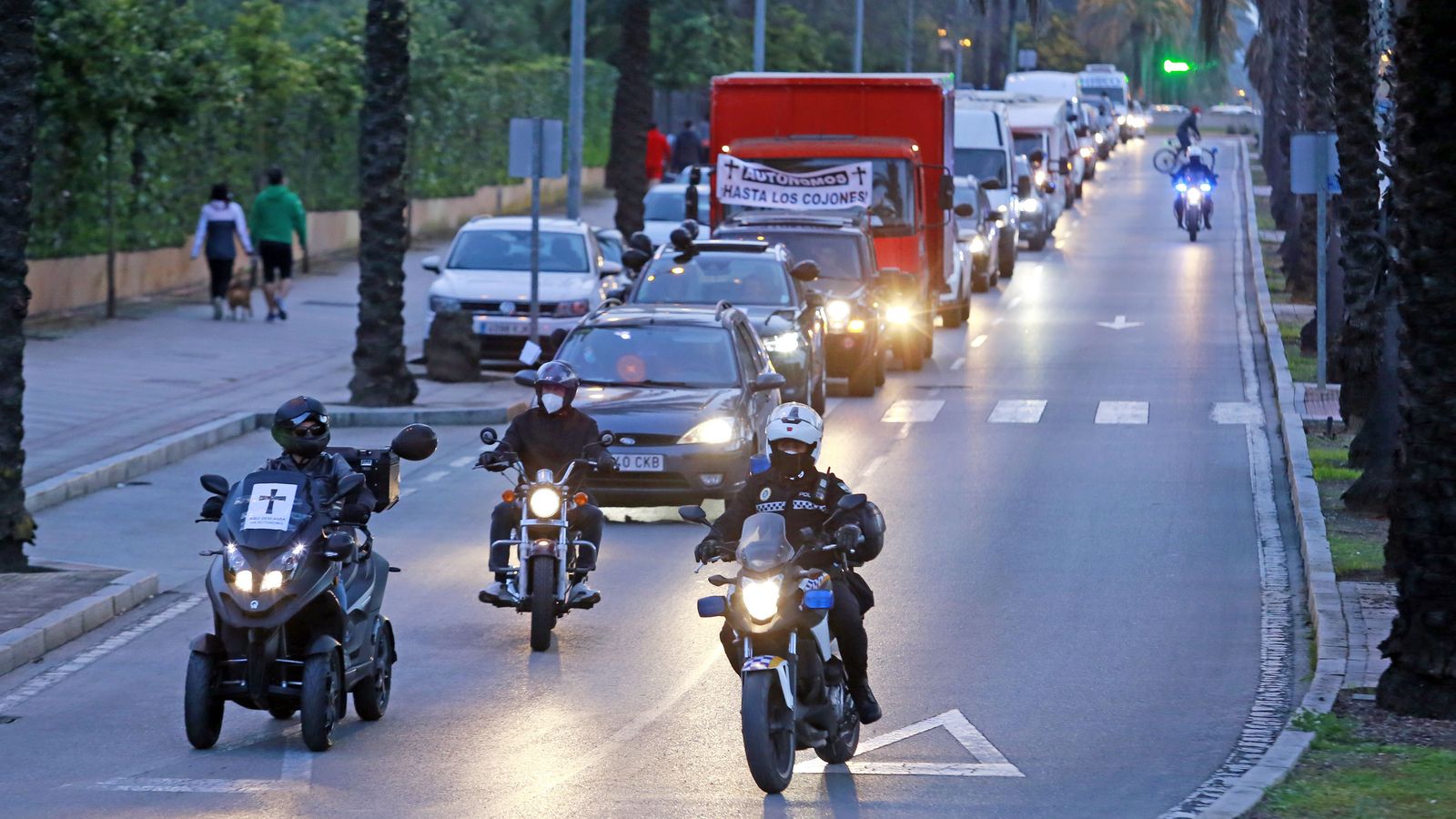 Los autónomos vuelven a manifestarse en caravana