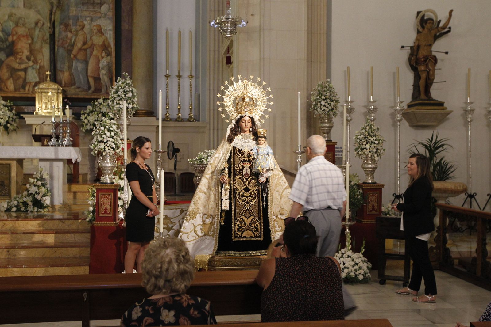 Besamanos a la Virgen del Carmen en el mes de julio.