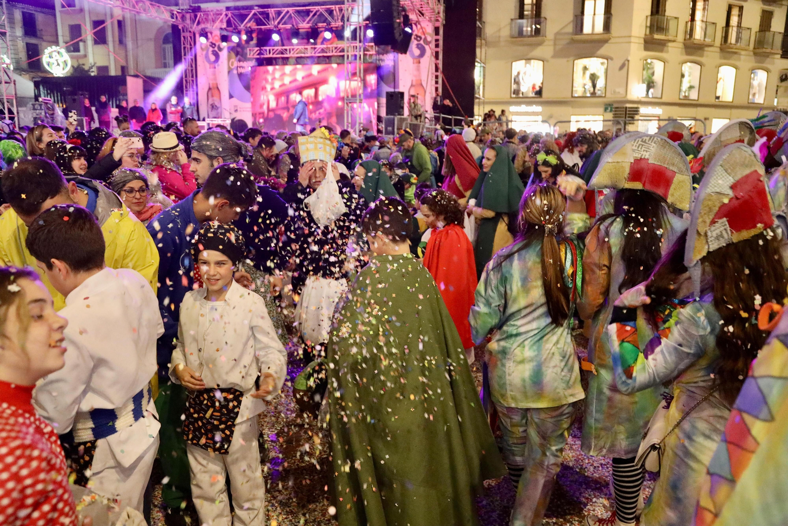 La Batalla de las Flores del Carnaval de Málaga 2024, en fotos