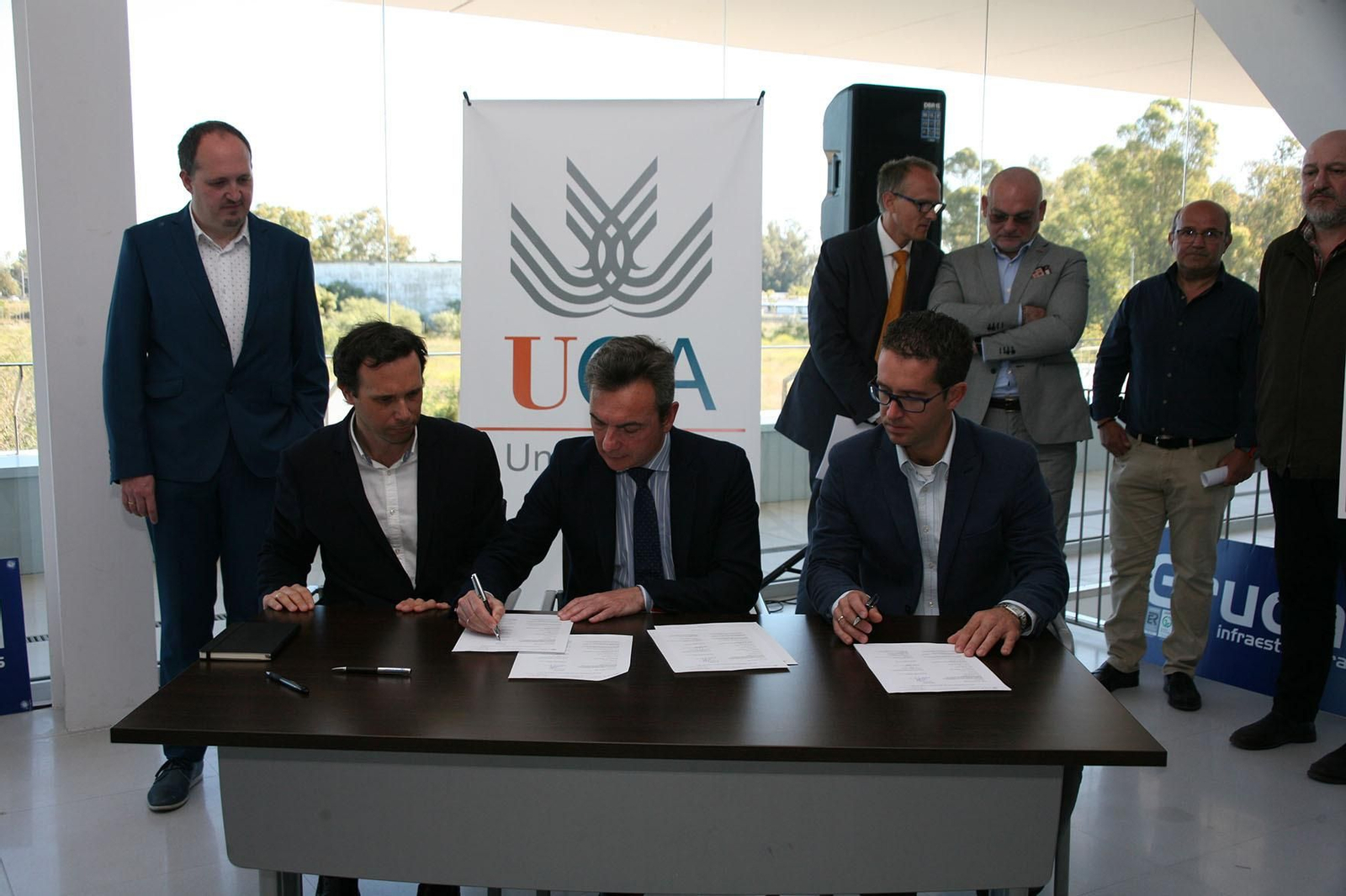 Imagen del momento de la firma del acta de replanteo.