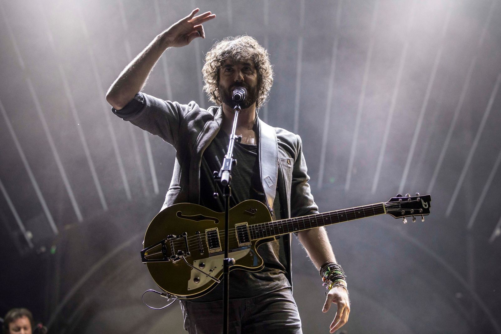 Mikel Izal, al frente del grupo Izal, en un concierto reciente.