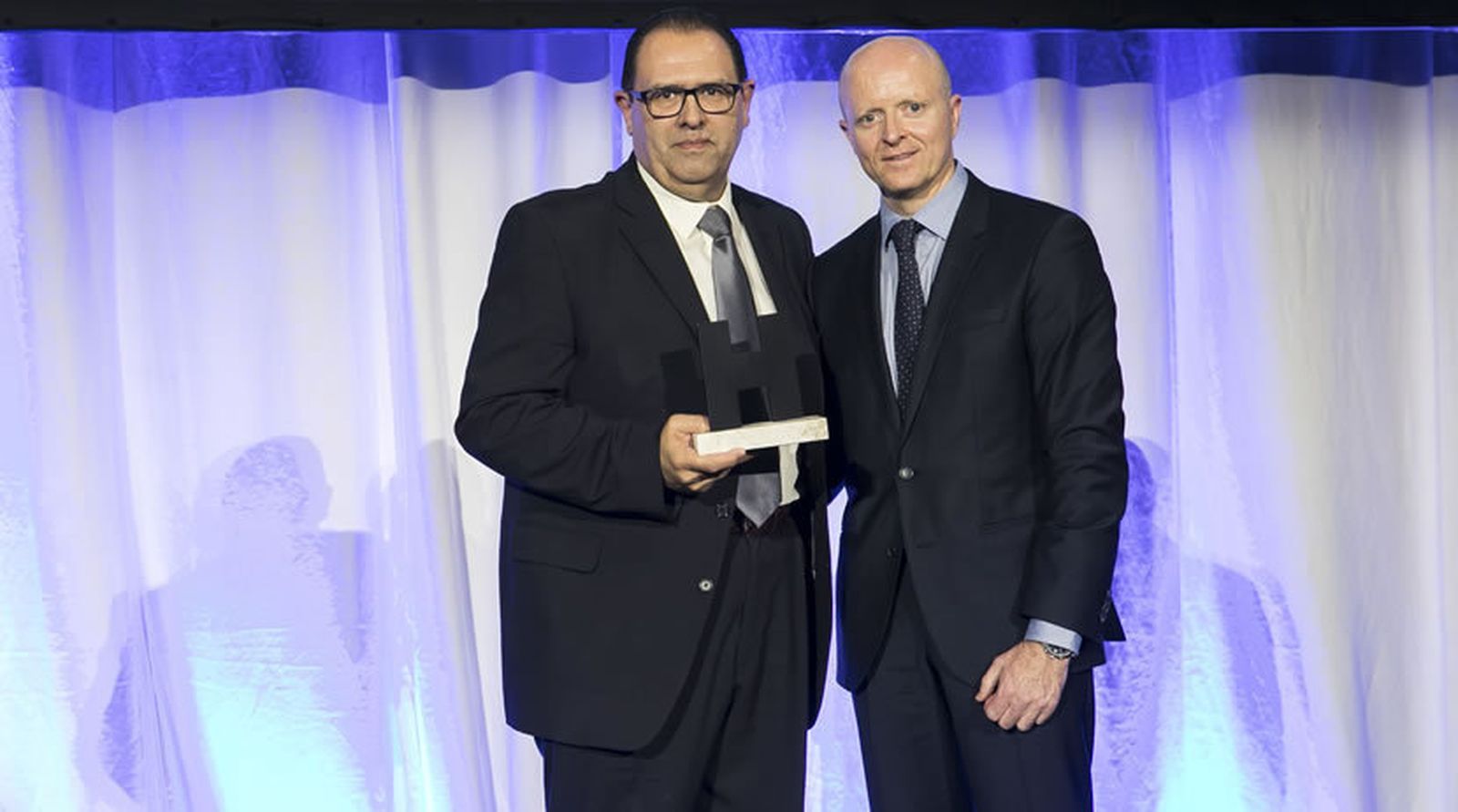 José Alberto Callejo recibe el premio como 'Mejor Profesional del Año'.