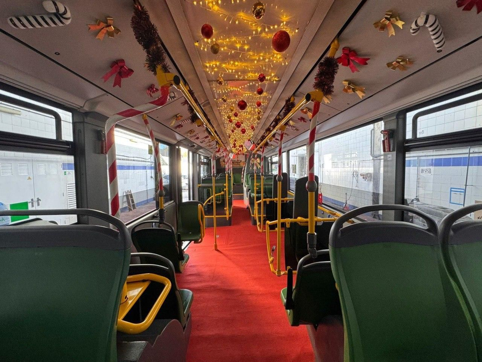 Interior del Autobús de los Deseos de Aucorsa.