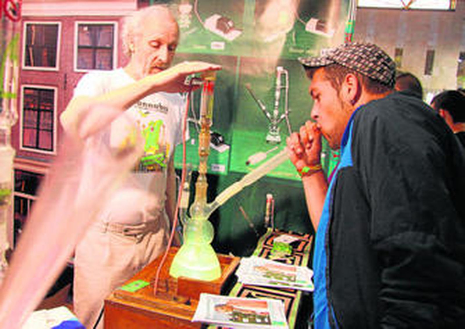 Uno de los 'stands' de Expocannabis sur, el primer foro del cáñamo y las tecnologías alternativas.