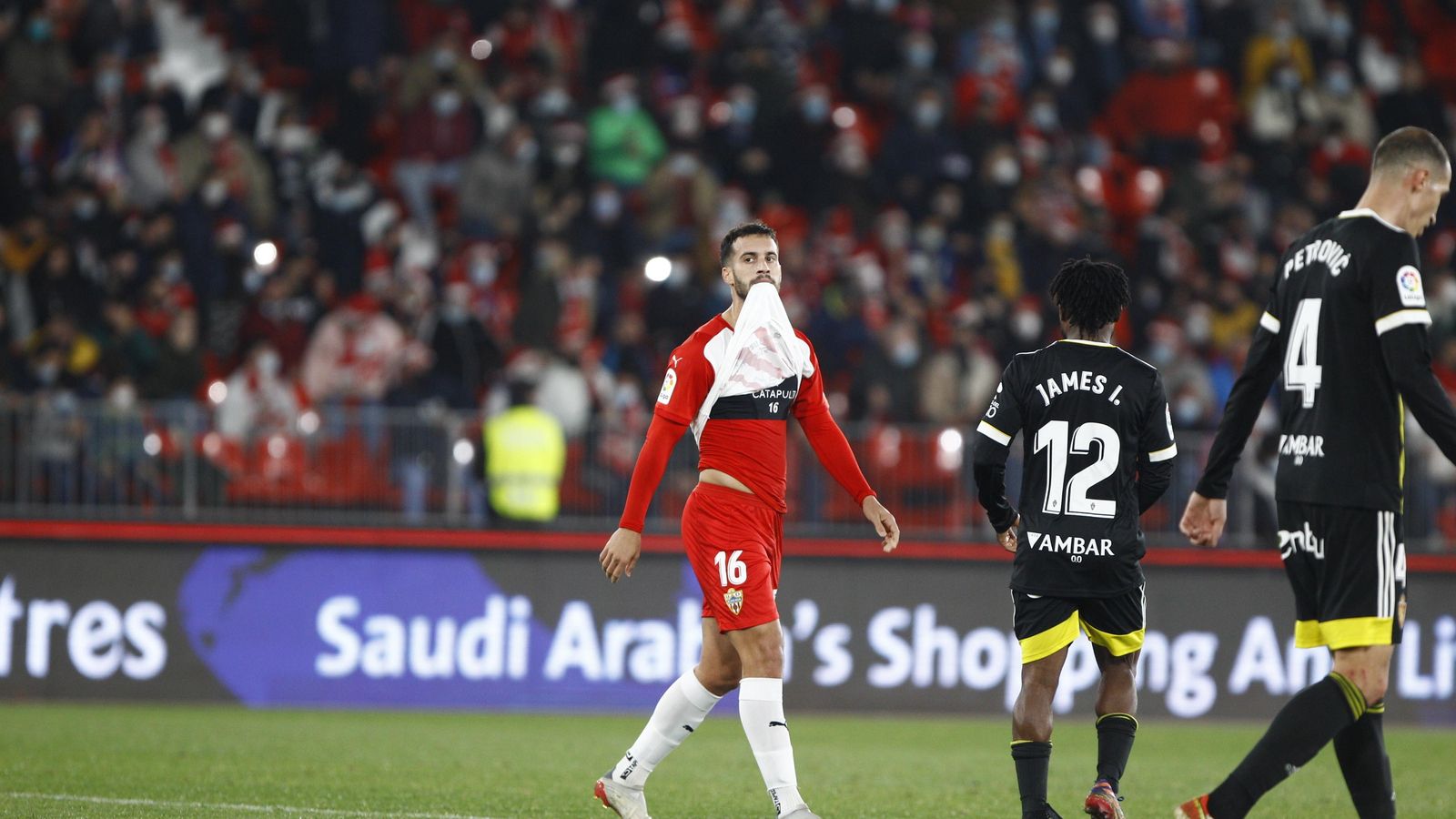 Lazo se lamenta por el carrusel de ocasiones falladas en un momento del partido