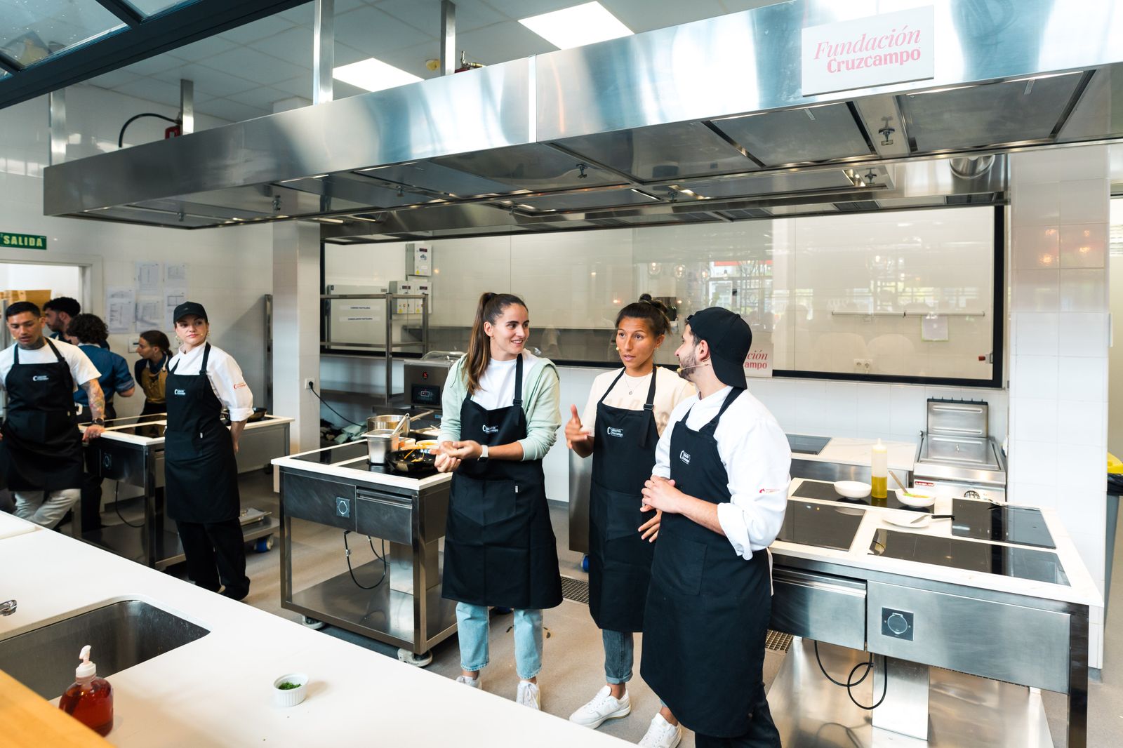 Las fotos de jugadores del Betis y del Sevilla en la Cruzcampo