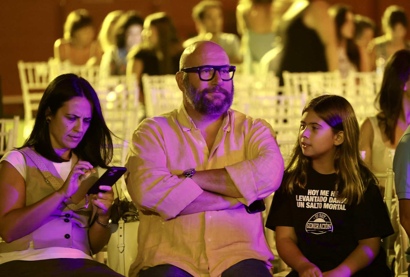 Búscate en el concierto de Hombres G