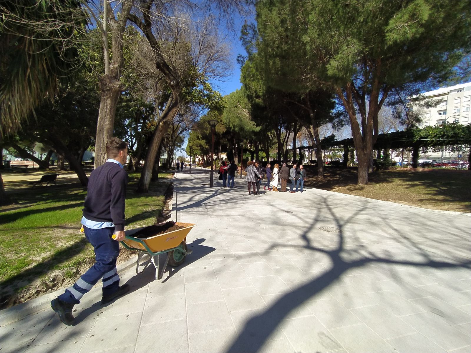 El Paseo Virgen del Buen Fin, tras su reapertura, mientras se continúa trabajando en la zona.