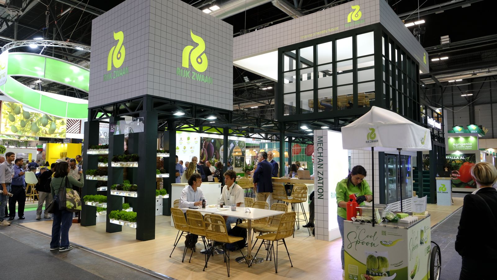 Imágenes del primer día de Fruit Attraction en Madrid