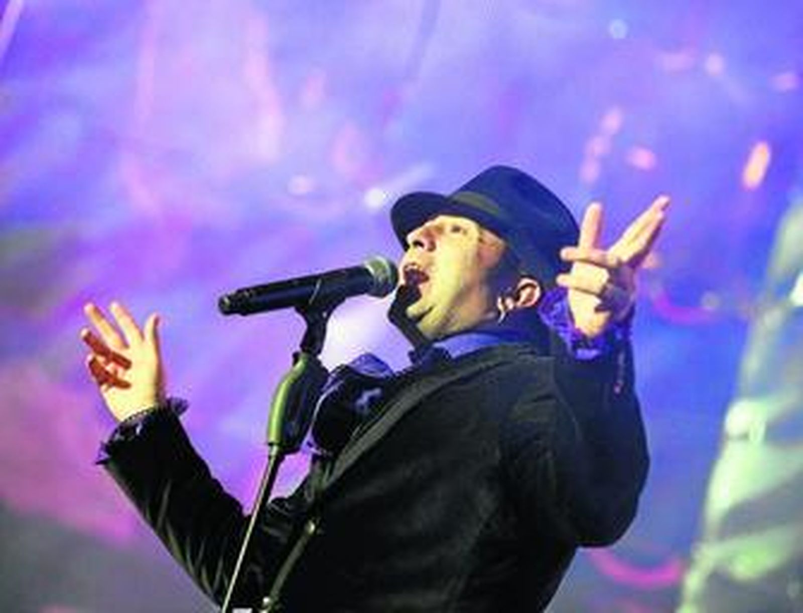 José Luis Figuereo Franco 'El Barrio', durante el concierto que ofreció anoche en Granada.