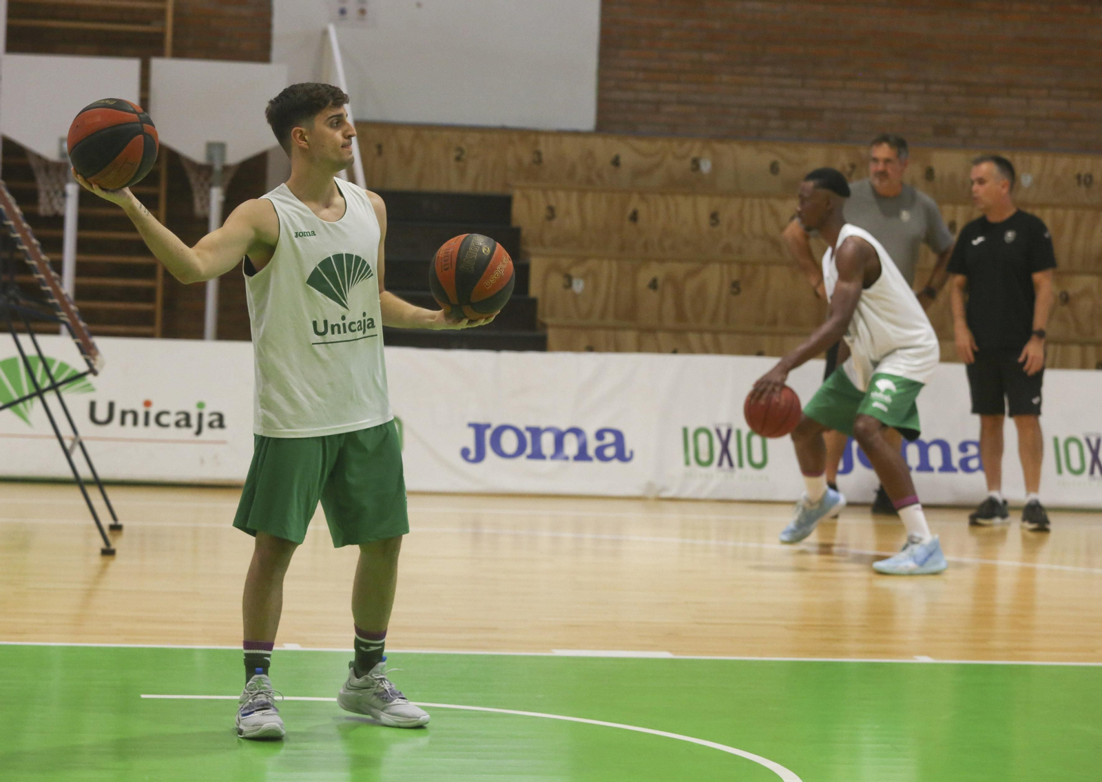Las fotos de los jóvenes del Unicaja en Los Guindos