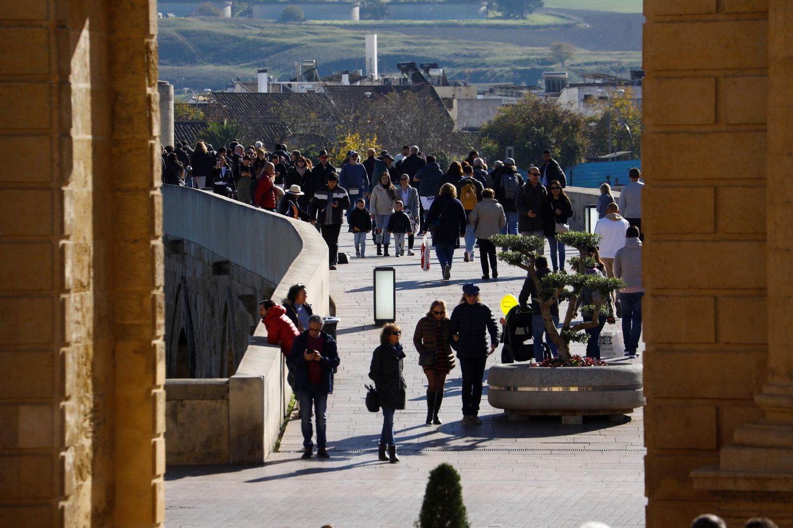 Córdoba se llena de turistas en el puente de la Constitución, en imágenes