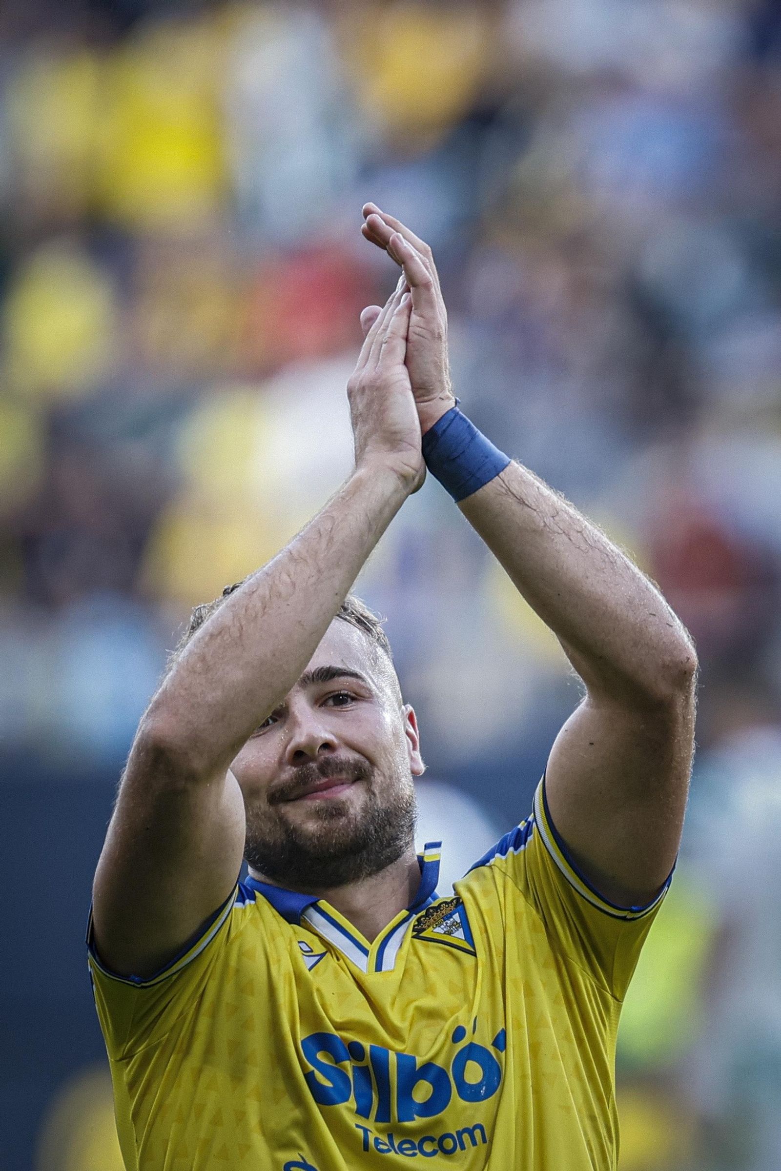 Búscate entre las imágenes del partido de fútbol entre Cádiz CF y Córdoba CF