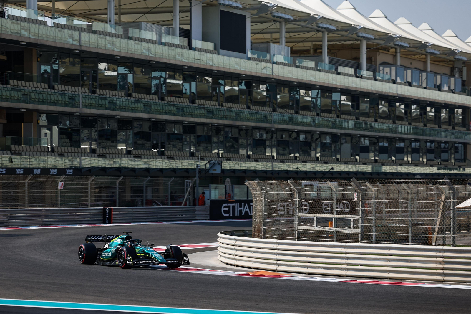 Las escuderías de  Fórmula uno se prueban tras el fin de temporada