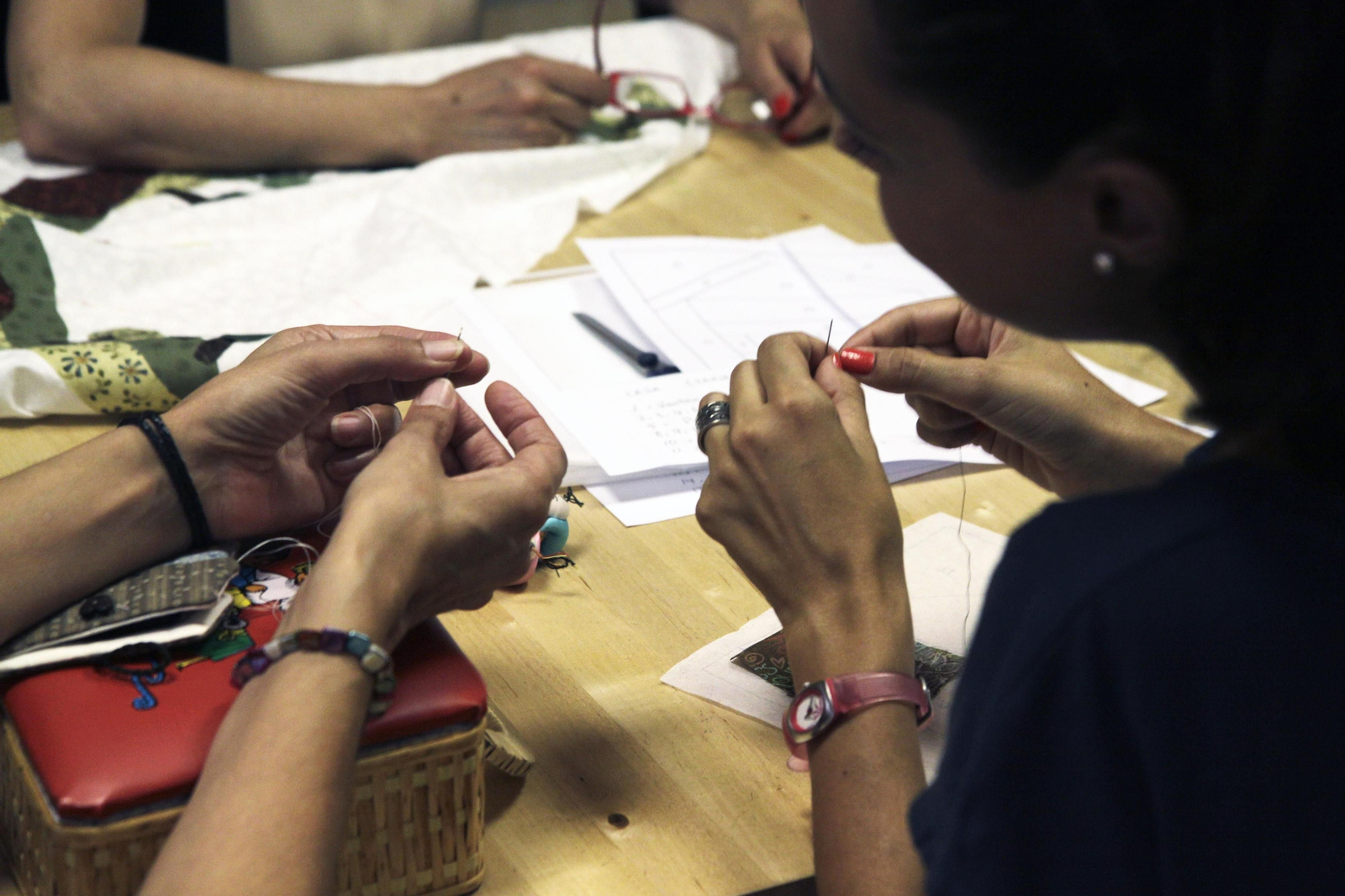 Los talleres de costura, todo un clásico en la oferta municipal.