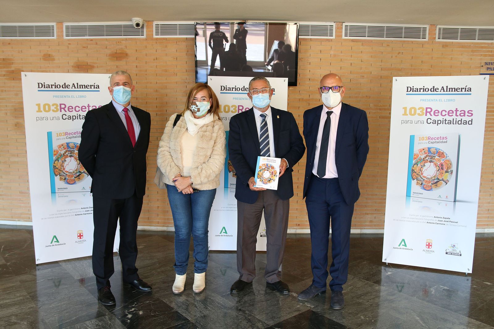 Fotogalería presentación libro '103 Recetas para una Capitalidad'. Almería